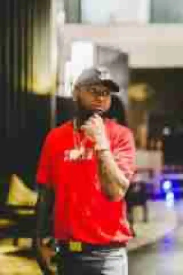 Davido Molested By Female Fan During Performance || WATCH